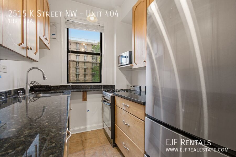 Large Foggy Bottom One Bedroom W/All Energy Utilities Included! Roof Deck property image
