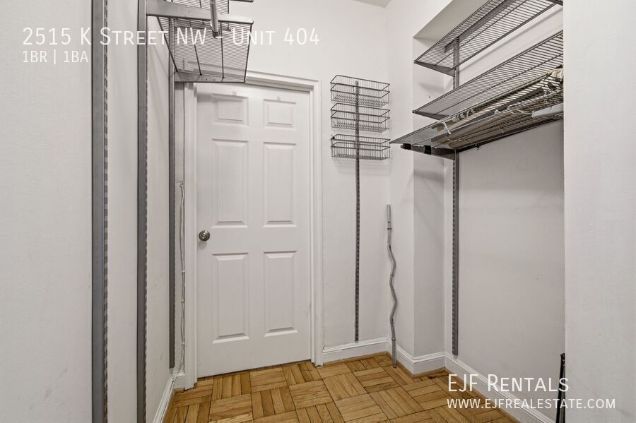 Large Foggy Bottom One Bedroom W/All Energy Utilities Included! Roof Deck property image