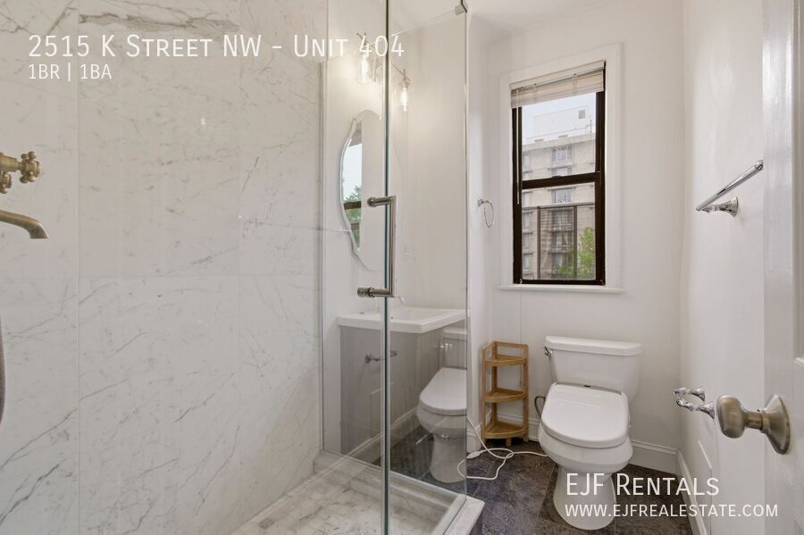 Large Foggy Bottom One Bedroom W/All Energy Utilities Included! Roof Deck property image