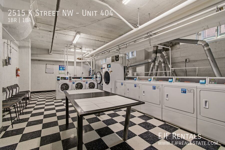 Large Foggy Bottom One Bedroom W/All Energy Utilities Included! Roof Deck property image