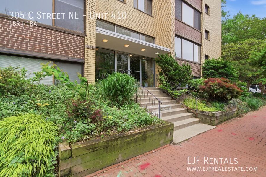 Top Floor Capitol Hill Unique One Bedroom- Utilities Included & Amazing Location property image