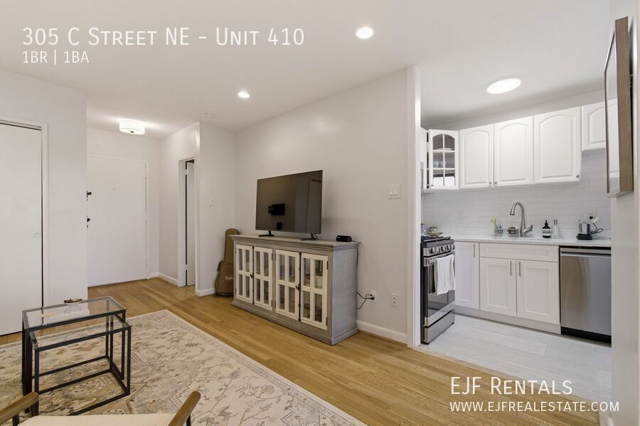 Top Floor Capitol Hill Unique One Bedroom- Utilities Included & Amazing Location property image