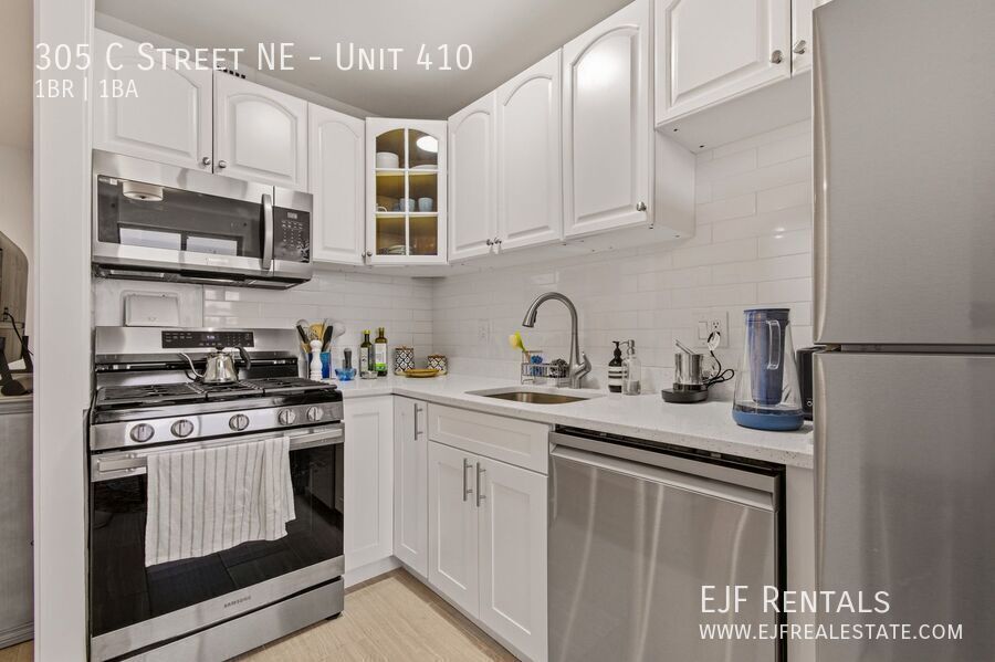 Top Floor Capitol Hill Unique One Bedroom- Utilities Included & Amazing Location property image