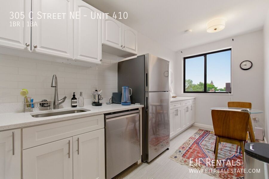 Top Floor Capitol Hill Unique One Bedroom- Utilities Included & Amazing Location property image