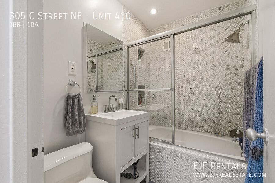 Top Floor Capitol Hill Unique One Bedroom- Utilities Included & Amazing Location property image
