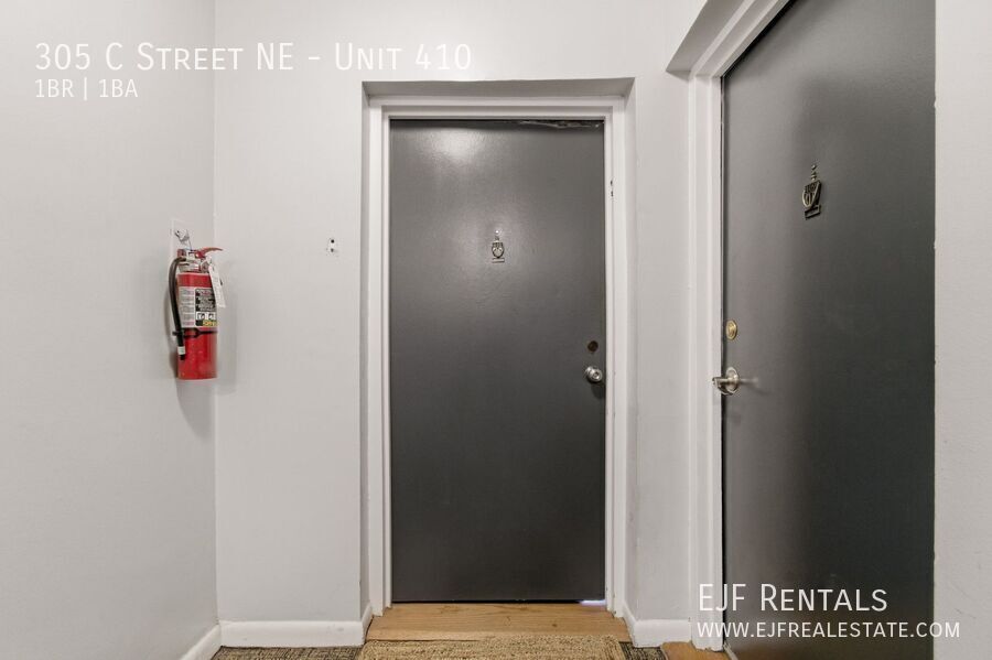 Top Floor Capitol Hill Unique One Bedroom- Utilities Included & Amazing Location property image