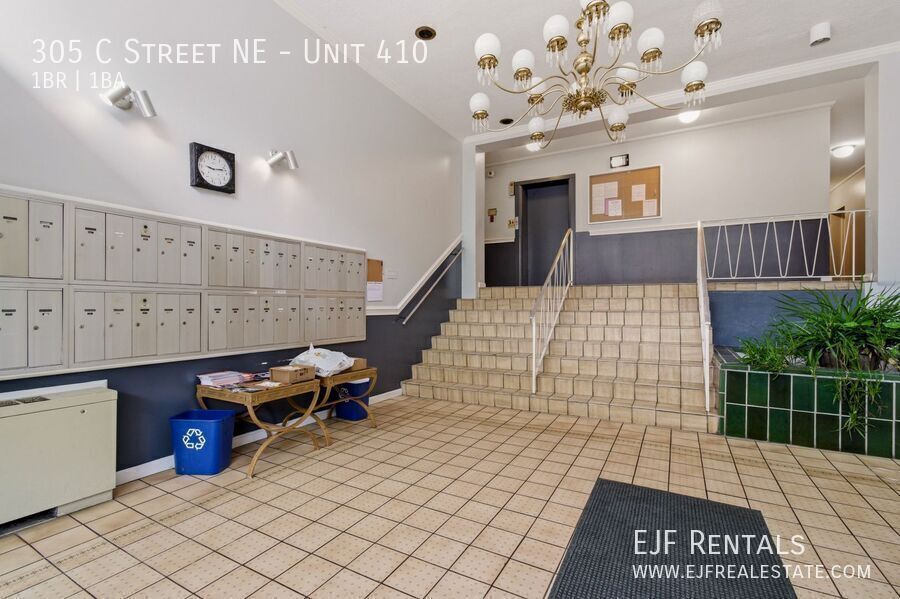Top Floor Capitol Hill Unique One Bedroom- Utilities Included & Amazing Location property image