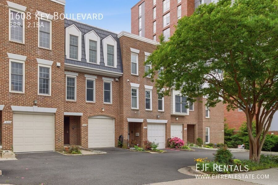 Furnished Arlington Townhouse for Rent- Garage Parking, Amazing Location property image