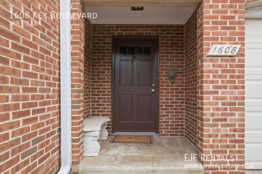 Furnished Arlington Townhouse for Rent- Garage Parking, Amazing Location property image