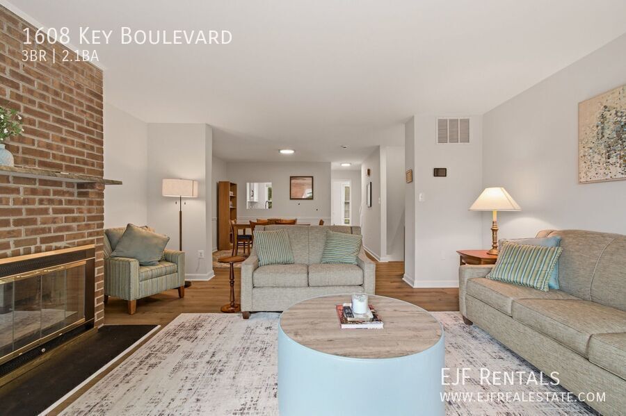 Furnished Arlington Townhouse for Rent- Garage Parking, Amazing Location property image