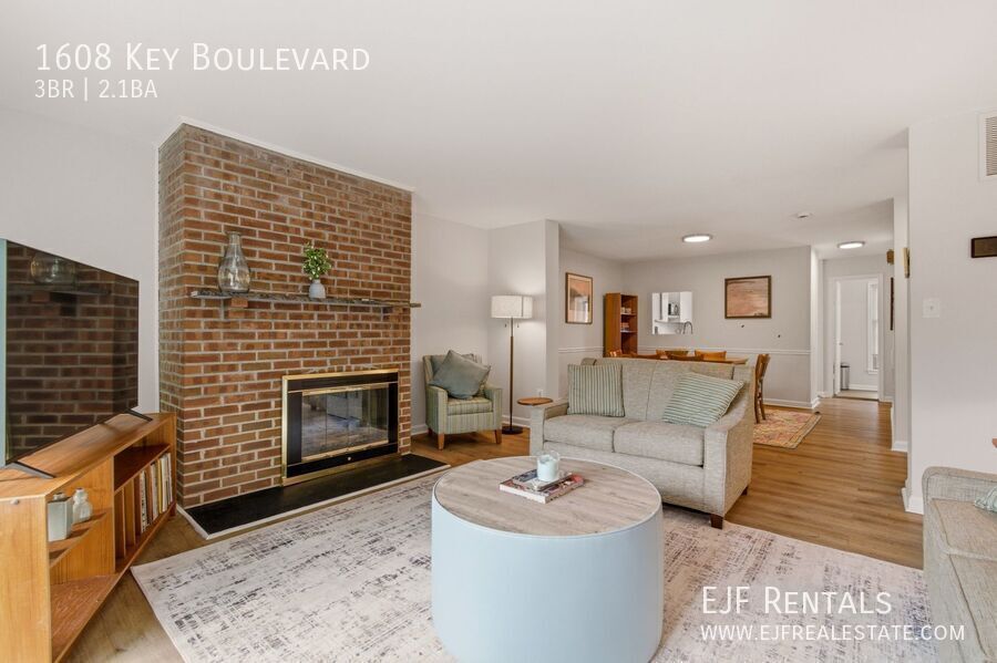 Furnished Arlington Townhouse for Rent- Garage Parking, Amazing Location property image