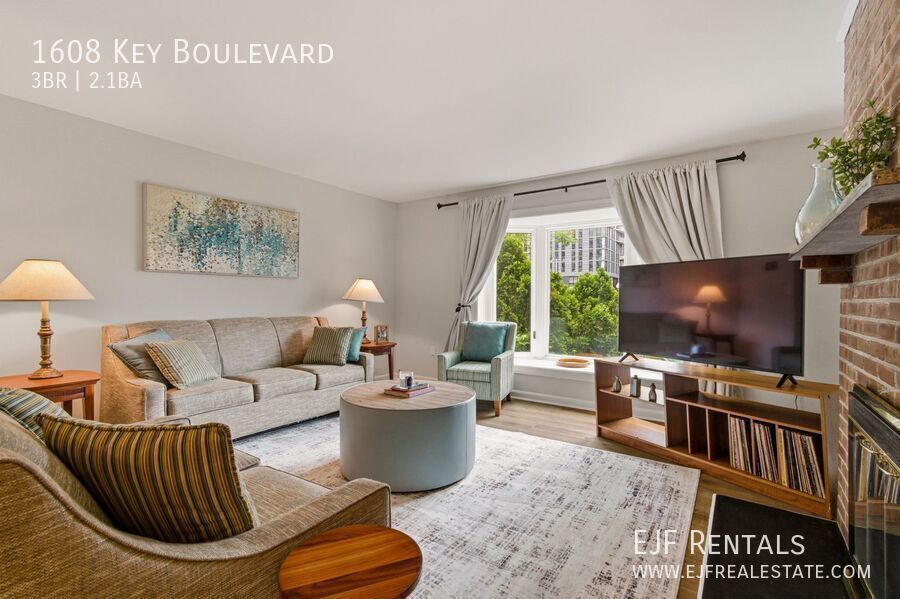 Furnished Arlington Townhouse for Rent- Garage Parking, Amazing Location property image