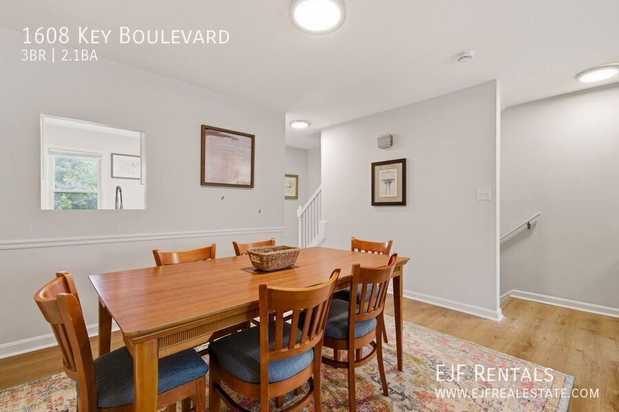 Furnished Arlington Townhouse for Rent- Garage Parking, Amazing Location property image