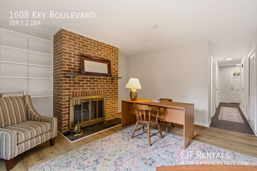 Furnished Arlington Townhouse for Rent- Garage Parking, Amazing Location property image