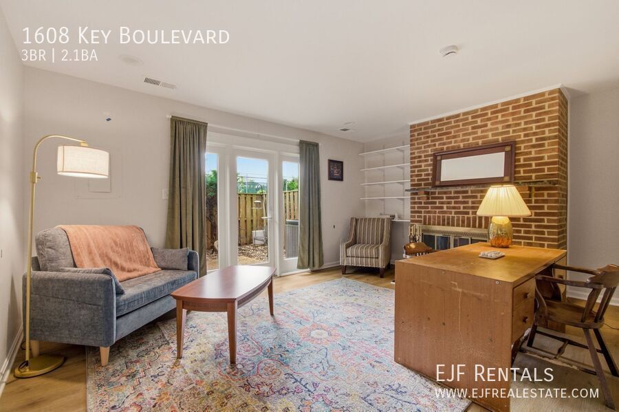 Furnished Arlington Townhouse for Rent- Garage Parking, Amazing Location property image