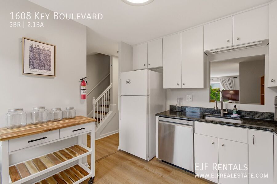 Furnished Arlington Townhouse for Rent- Garage Parking, Amazing Location property image