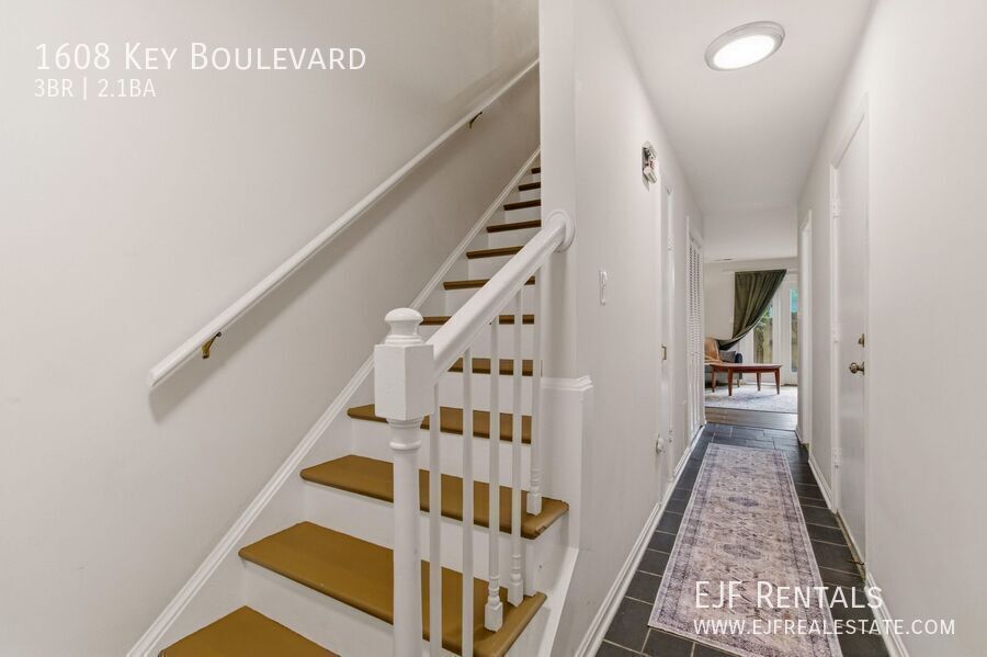 Furnished Arlington Townhouse for Rent- Garage Parking, Amazing Location property image