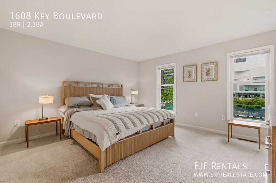 Furnished Arlington Townhouse for Rent- Garage Parking, Amazing Location property image