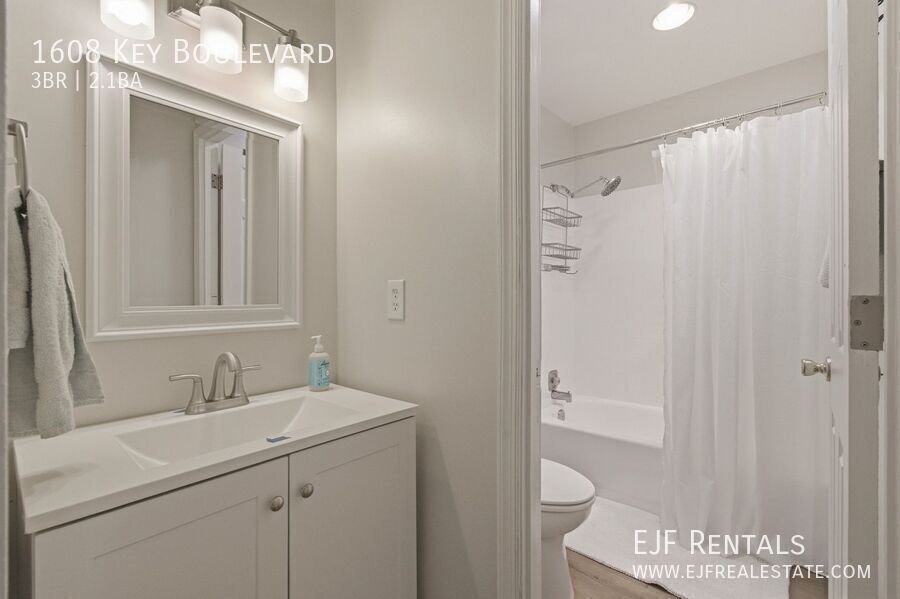 Furnished Arlington Townhouse for Rent- Garage Parking, Amazing Location property image