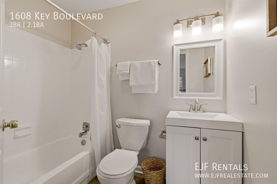Furnished Arlington Townhouse for Rent- Garage Parking, Amazing Location property image