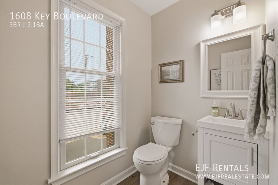 Furnished Arlington Townhouse for Rent- Garage Parking, Amazing Location property image
