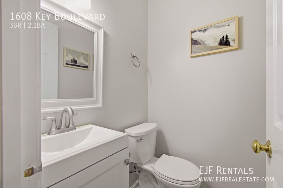 Furnished Arlington Townhouse for Rent- Garage Parking, Amazing Location property image