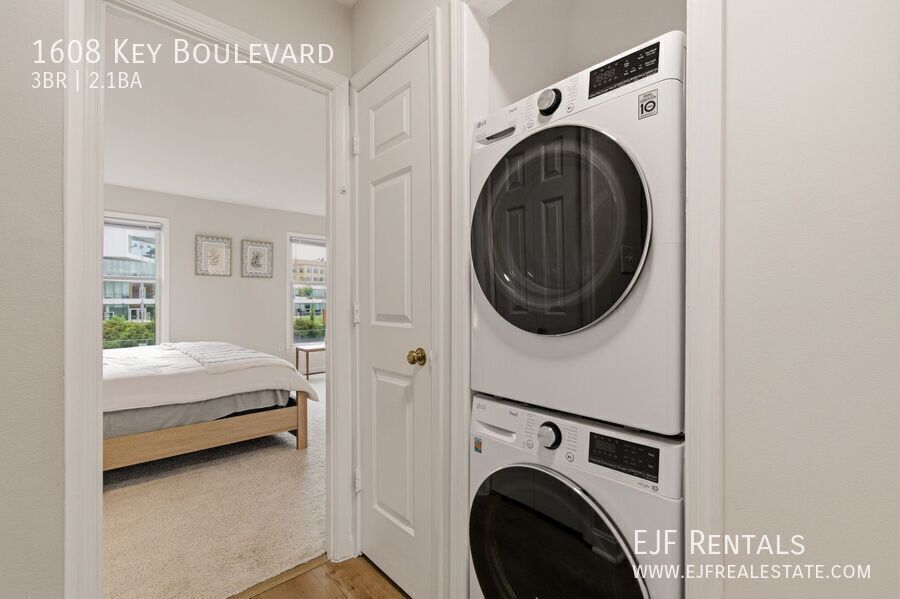 Furnished Arlington Townhouse for Rent- Garage Parking, Amazing Location property image