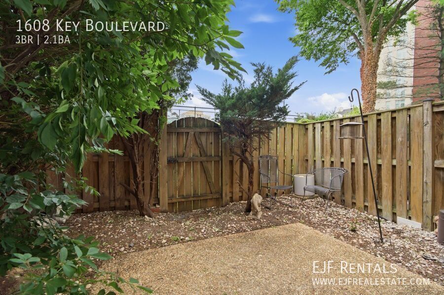 Furnished Arlington Townhouse for Rent- Garage Parking, Amazing Location property image