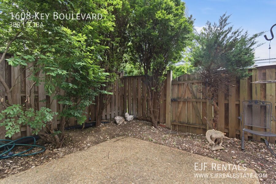 Furnished Arlington Townhouse for Rent- Garage Parking, Amazing Location property image