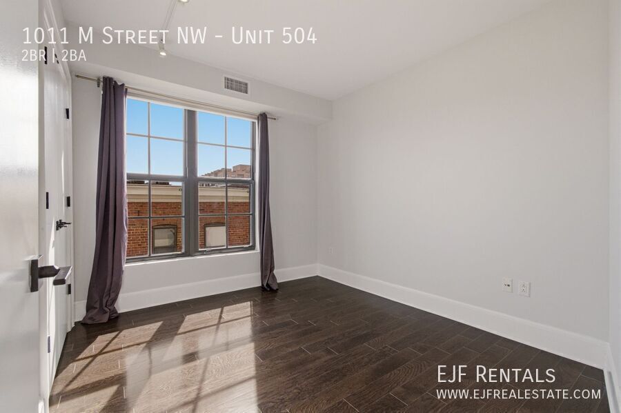 Stunning Shaw Two-Bedroom W/ Incredible Roof Top Available Now! property image