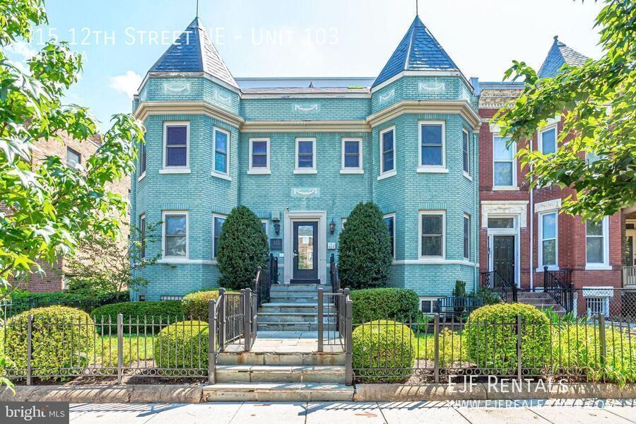 Stunning 1,300 Square Foot Capitol Hill Condo for Rent- Parking Included, Outdoor Space, Modern Finishes & More property image