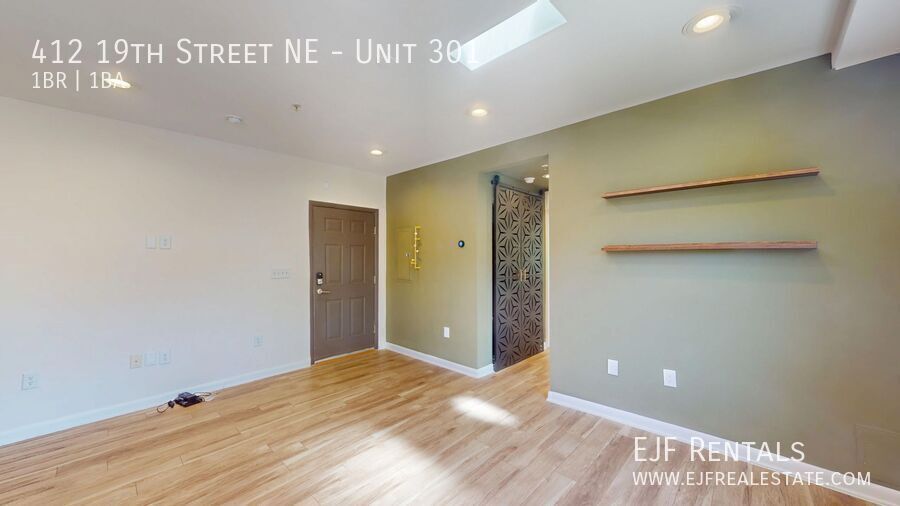 Top Floor Sleek One Bedroom W/Parking & Storage Included property image