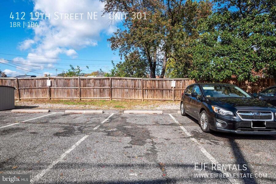 Top Floor Sleek One Bedroom W/Parking & Storage Included property image