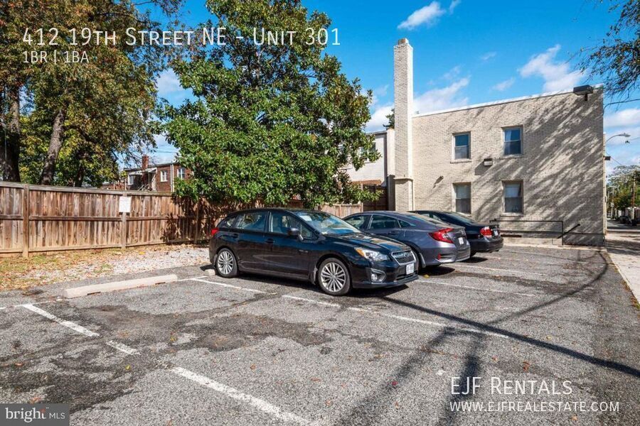 Top Floor Sleek One Bedroom W/Parking & Storage Included property image