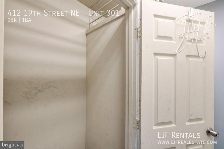 Top Floor Sleek One Bedroom W/Parking & Storage Included property image